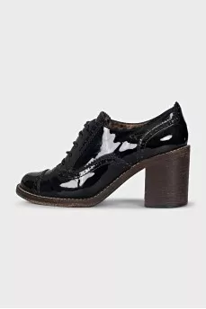 Patent leather shoes with stacked heels