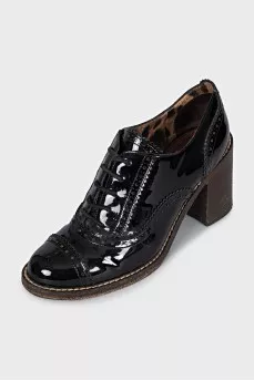 Patent leather shoes with stacked heels