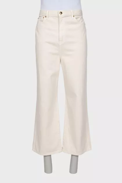 Wide-leg jeans with a mid-rise