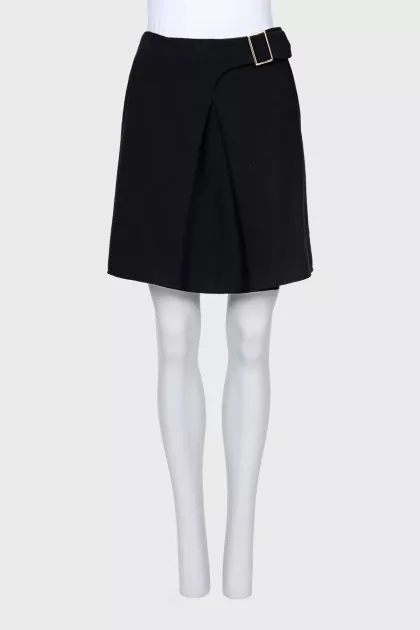 Wool skirt with a buckle