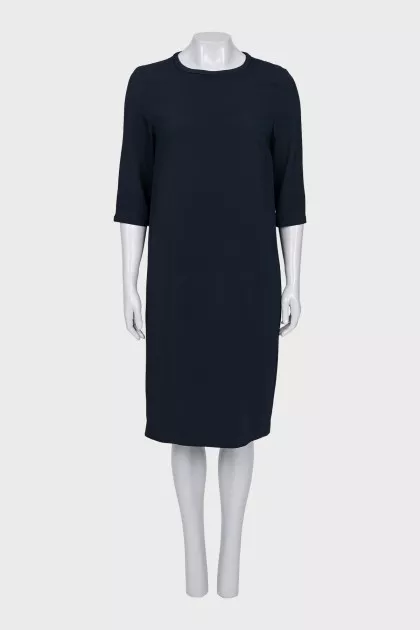 Straight-cut dress with a clasp