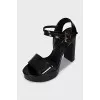 Leather sandals with a gold heel element