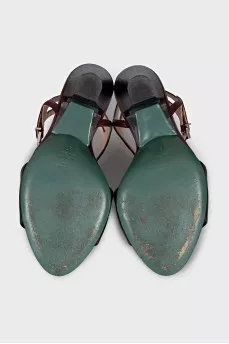 Sandals with volumetric decor