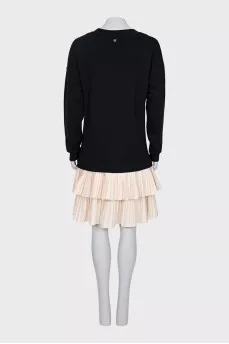 Dress decorated with beads and pleated hem