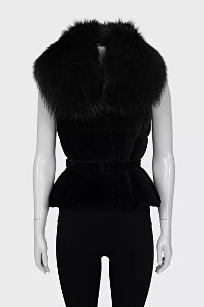 Velvet vest with fur collar