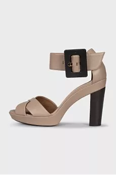 Leather sandals with a chunky buckle