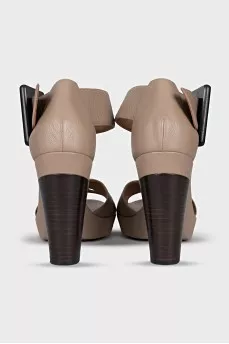 Leather sandals with a chunky buckle