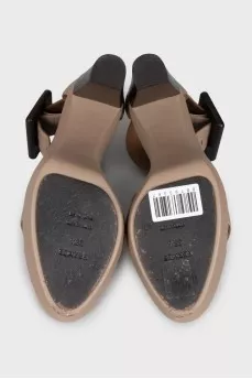 Leather sandals with a chunky buckle
