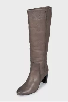 Insulated leather boots with heels