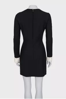 Fitted dress with lace cuffs