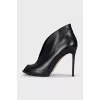 Vamp leather ankle boots