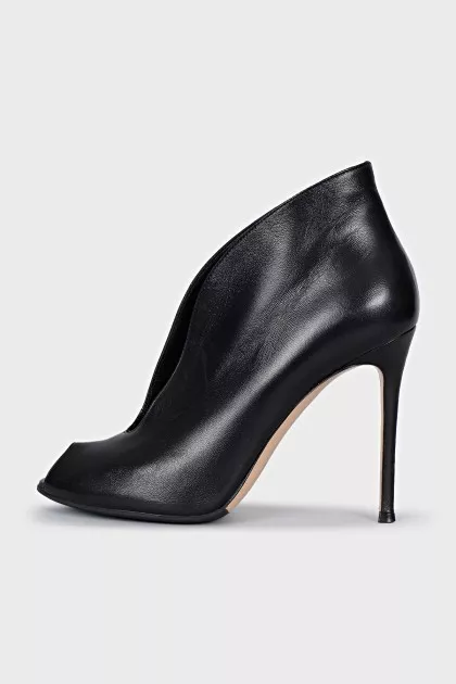 Vamp leather ankle boots