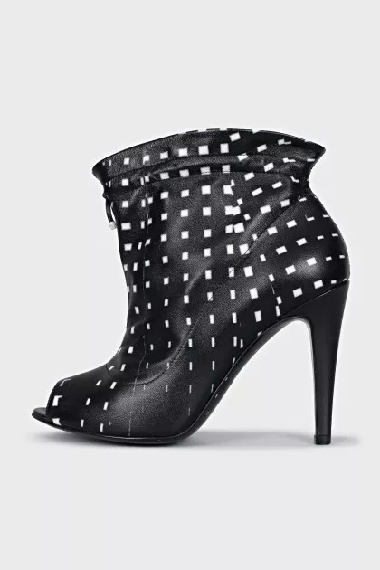 Leather ankle boots with print