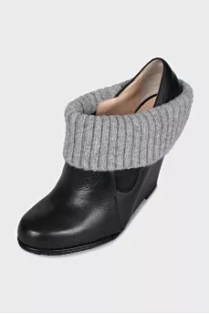 Leather ankle boots with a textile element