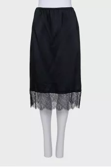 Straight skirt decorated with lace
