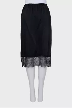 Straight skirt decorated with lace