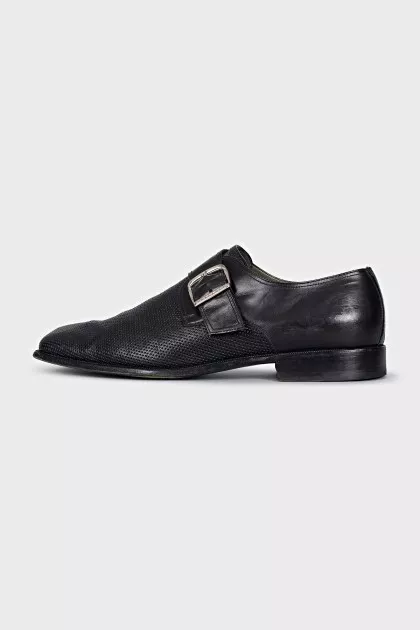 Men's shoes with perforations