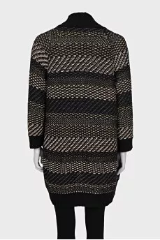 Knitted cardigan with a button