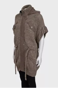 Knitted cardigan with short sleeves