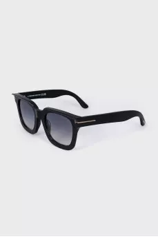 Black sunglasses with gradient lenses