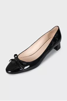 Shoes with a trapezoid heel