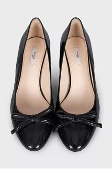 Shoes with a trapezoid heel