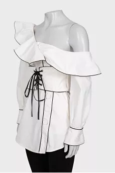 Fitted blouse with lacing