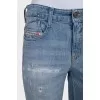 Mid-rise jeans with a ripped effect