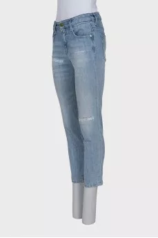 Mid-rise jeans with a ripped effect