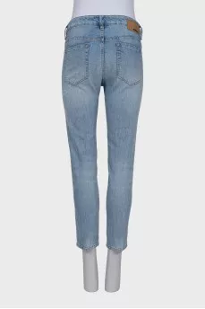 Mid-rise jeans with a ripped effect