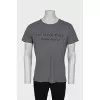 Men's gray straight-cut T-shirt with logo