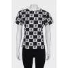 Black and white t-shirt with chain