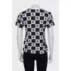 Black and white t-shirt with chain