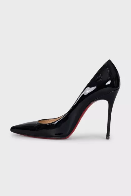 Black patent leather pumps