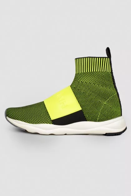Sneakers-unisex with tag