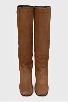 Suede boots with a trapezoid heel