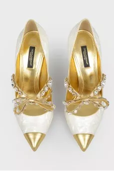 Shoes with a sharp golden toe with a tag