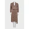 Fitted beige dress with print