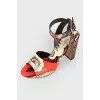 Leather leather sandals with an abstract print
