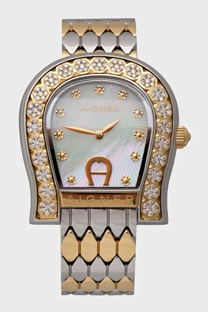 Wristwatch with diamonds