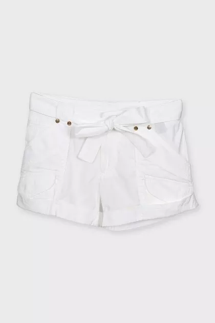 Short shorts with a belt