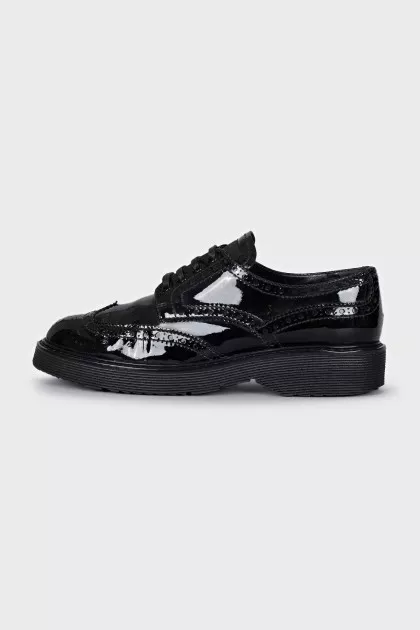 Patent leather shoes with perforations