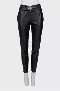 Straight-leg trousers with a zipper
