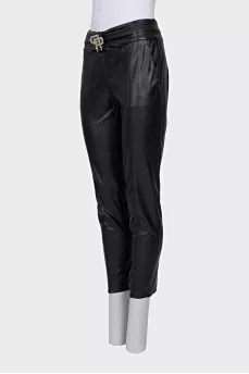 Straight-leg trousers with a zipper