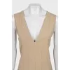 Fitted dress with a zipper at the back