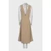 Fitted dress with a zipper at the back