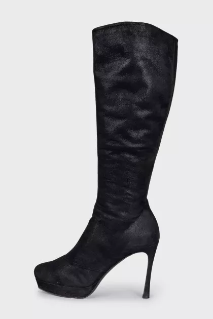 Insulated suede boots with heels