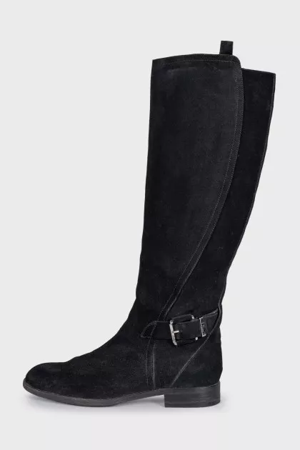 Suede boots with a silver buckle