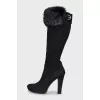 Suede boots decorated with fur