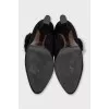Suede boots decorated with fur